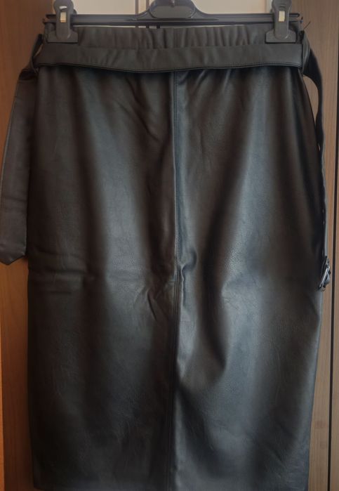 Fustă de piele cu curea, mărimea 36