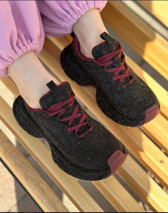 Кроссовки хит 2025