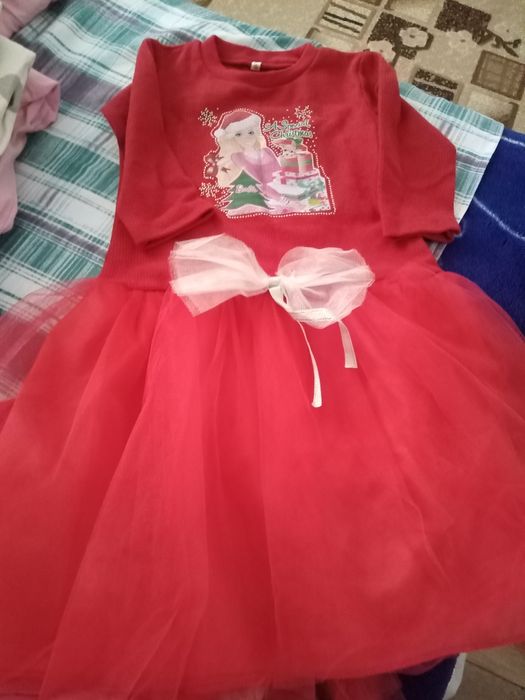 Платье новое на 3,4 года
