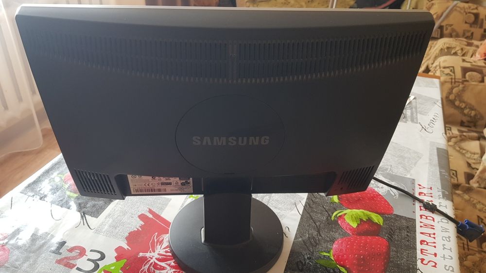 Монитор 19 дюймов Samsung