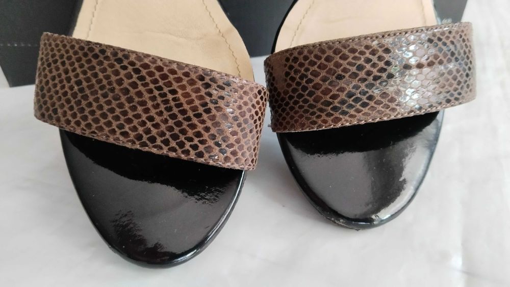 Дамски сандали с лак равни