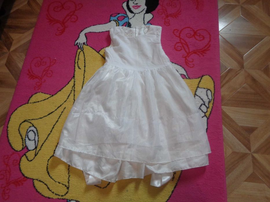 Vand rochie ocazie de fetita 2.