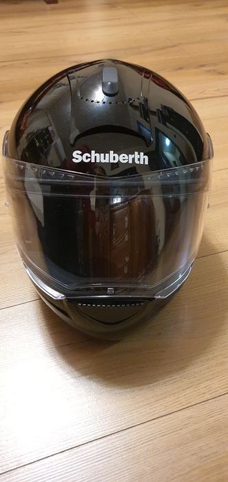Продавам отваряема каска Schuberth C3