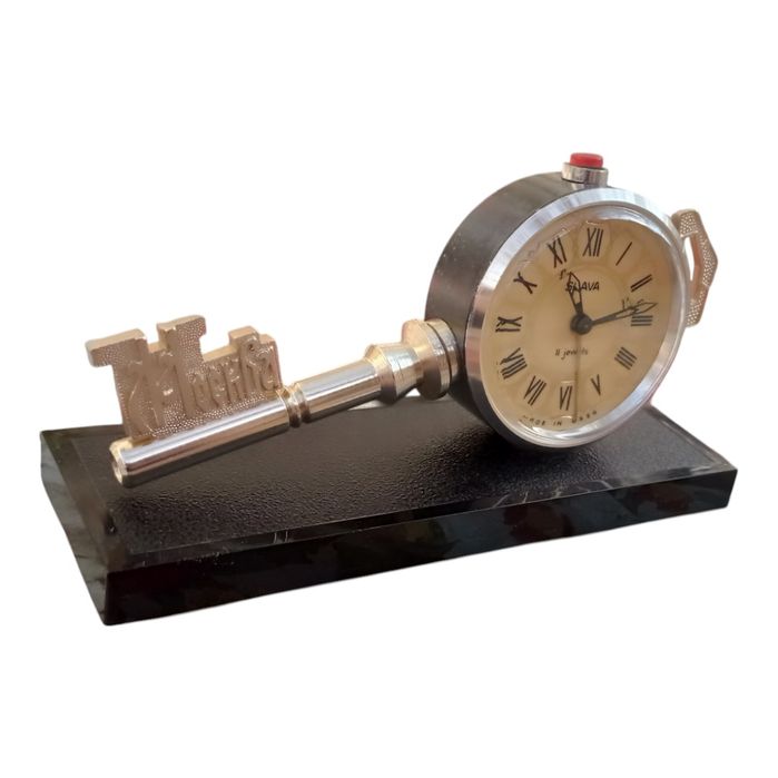 Ретро механичен будилник Slava ключ Москва