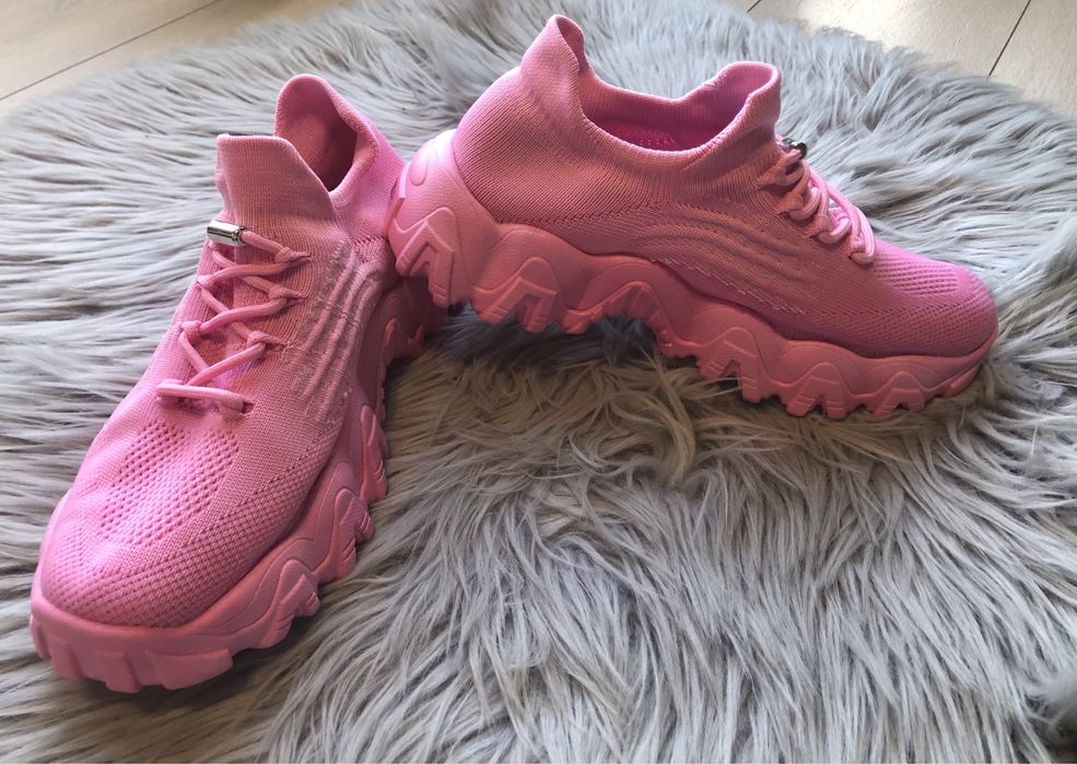 Розови маратонки