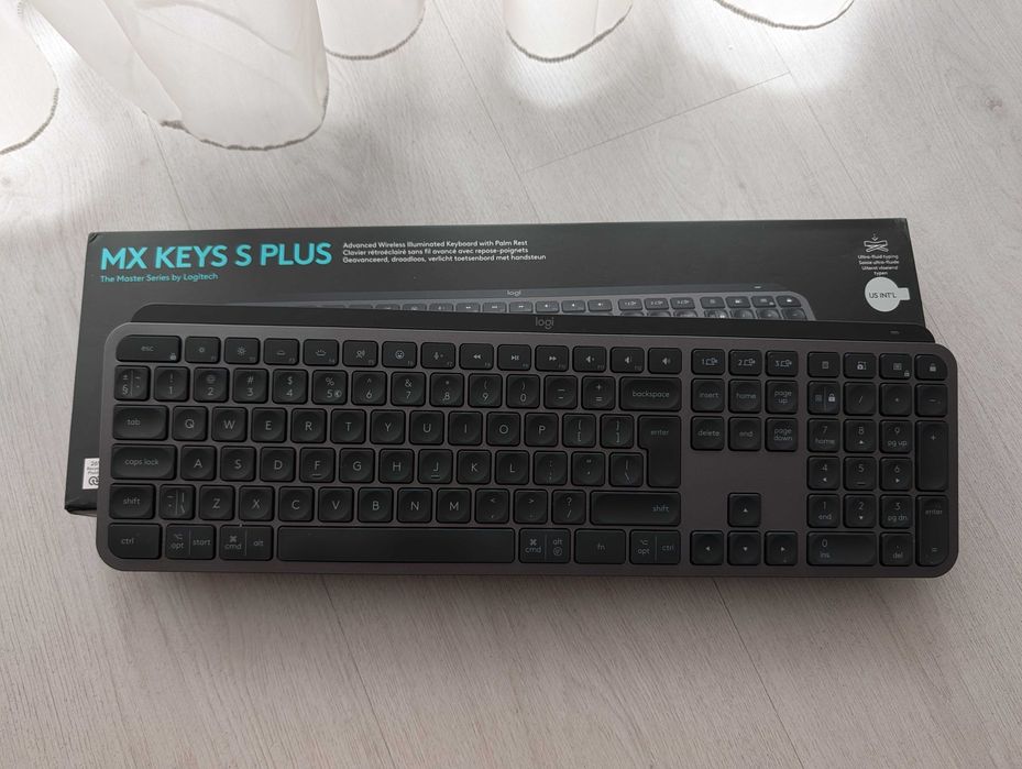 Tastatura MX Keys S Plus cu Palm Rest