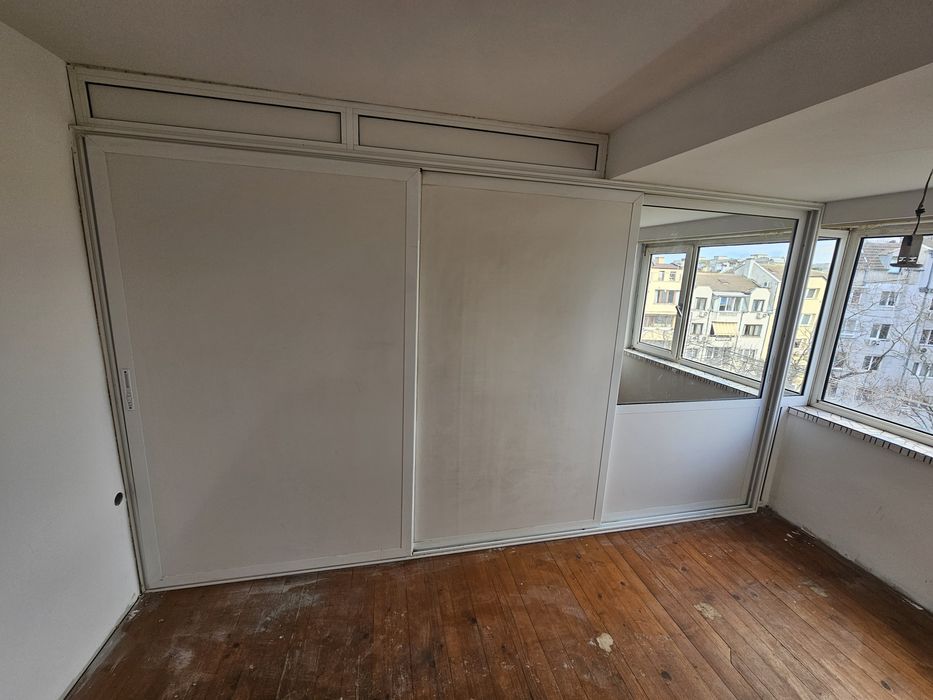 Плъзгаща се алуминиева врата с огледало