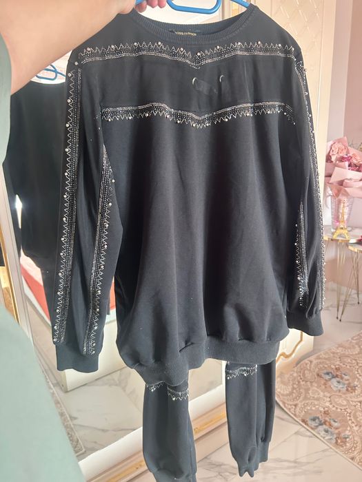 Черен комплект с камъни