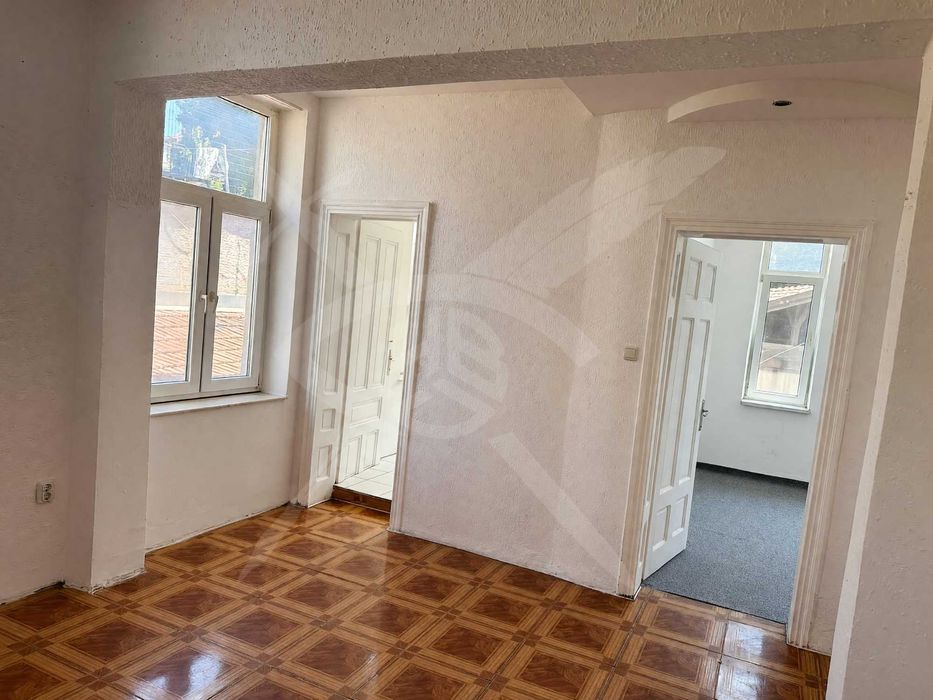 Продава се Двустаен апартамент в Бургас, Център - 66 кв.м за 2561 €/кв.м - Снимка #2