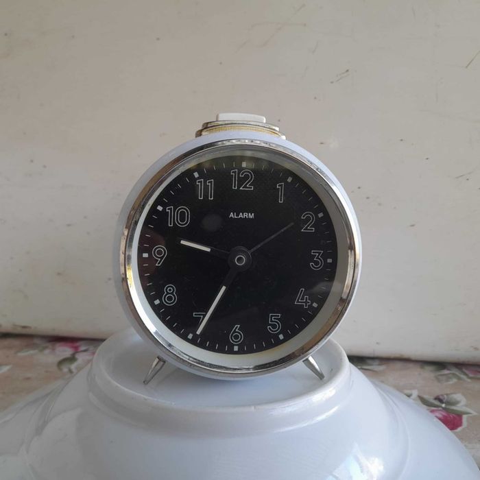 Ceas desteptator de semineu mecanic ALARM fabricat in Germania .