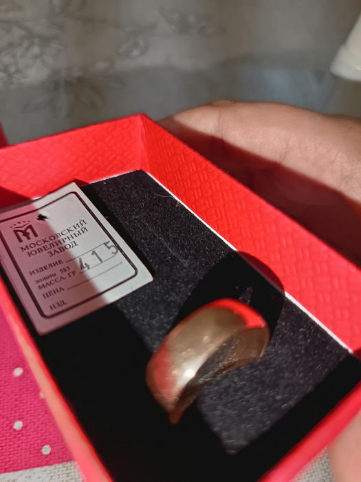 Продам золотое обручальное кольцо