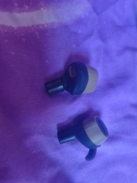 Casti urechi nefolosite