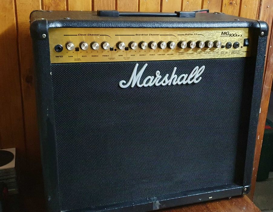 Marshall MG100 DFX 100 watt кетарен комбо усилвател с ефекти