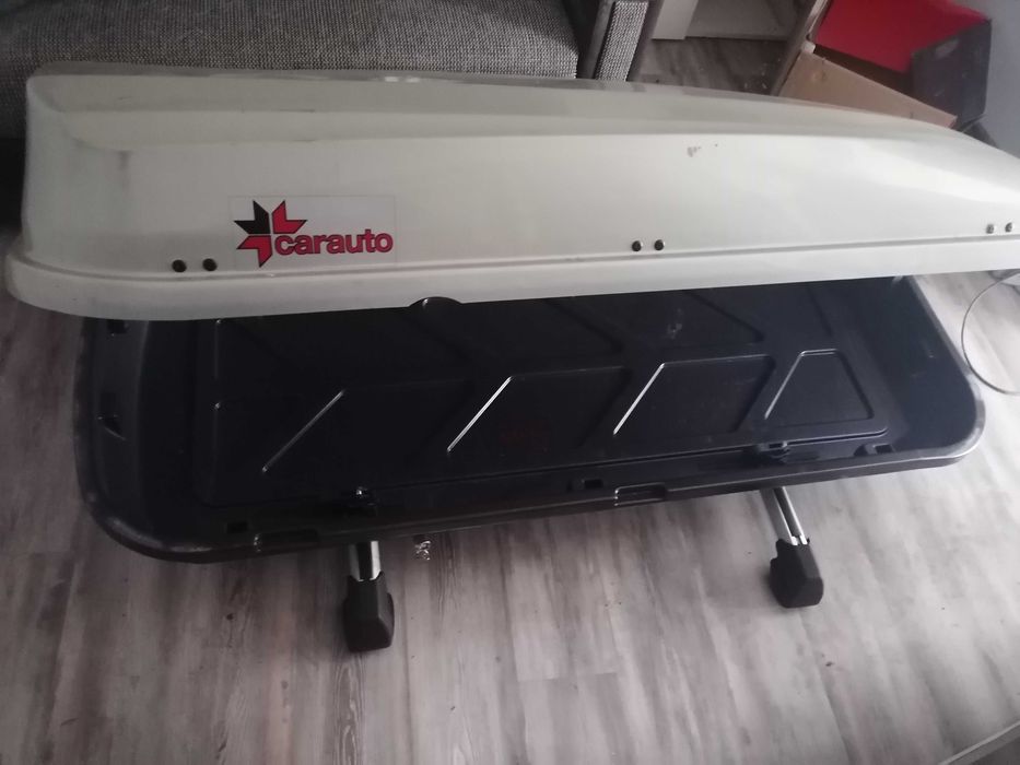 Portbagaj auto în perfectă stare