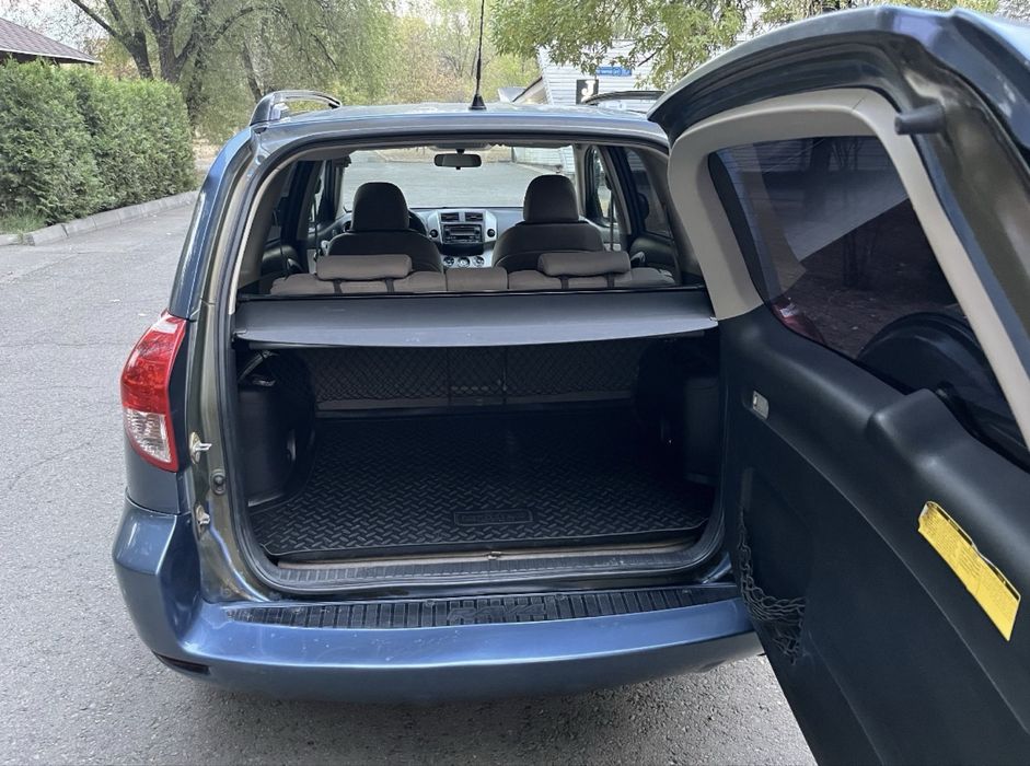 Продам Toyota RAV4