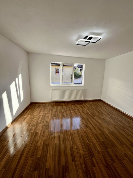 COMISION 0% / CASA ZARNESTI , TOHANUL VECHI / 3 CAMERE /BUCATARIE / BAIE / CAMARA / BECI /80 mp utili  /556mp teren in  Orasul Zarnesti, jud. Brasov