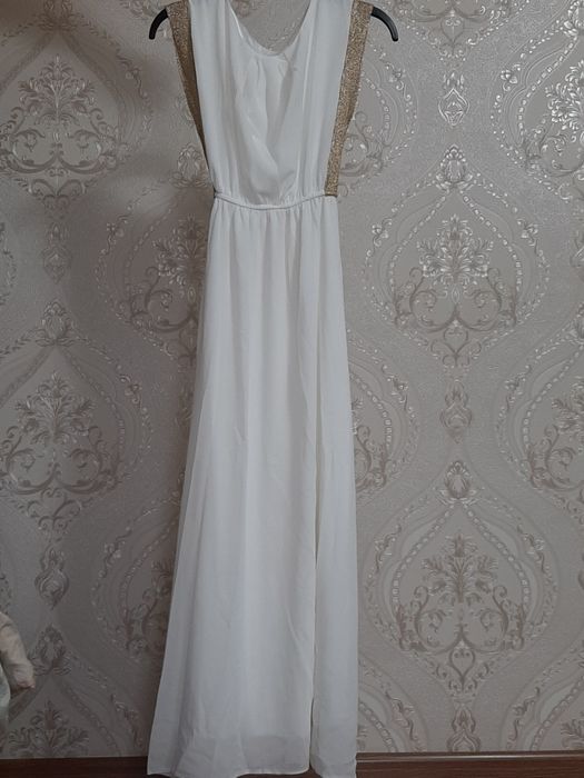 Белое длинное платье