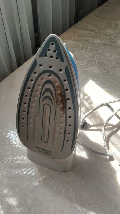 Утюг Scarlett рабочий