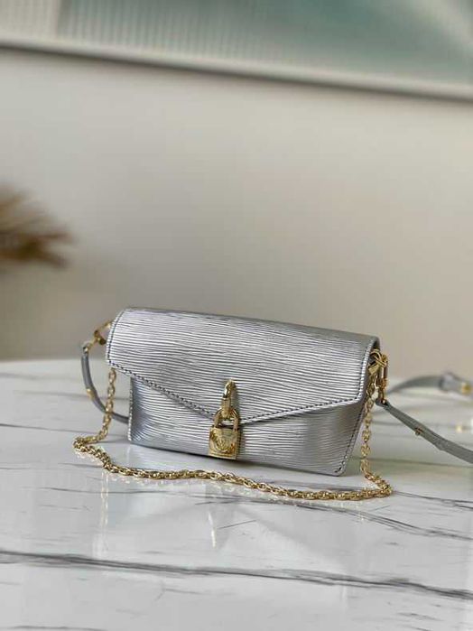 LV Ръчна чанта Padlock on Strap