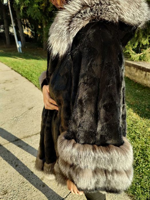 Blana naturala de Nurca cu guler de vule argintie si gluga L-XL(Nr13)