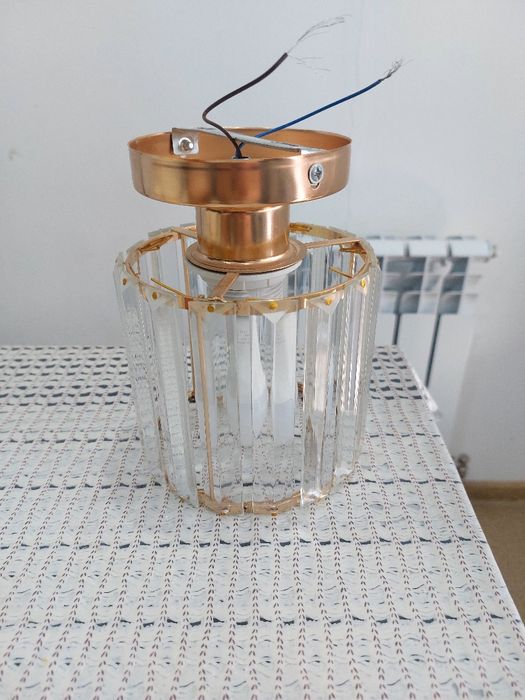 Срочно продам люстру