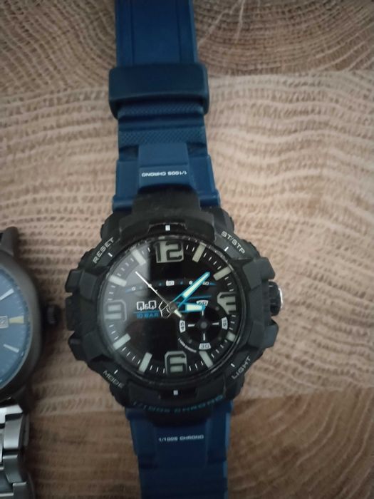 Продават се ,работещи.Само Q&Q е за батерия..20 евро за брой