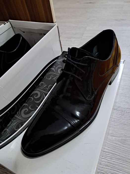 Costume pentru eveniment miri.