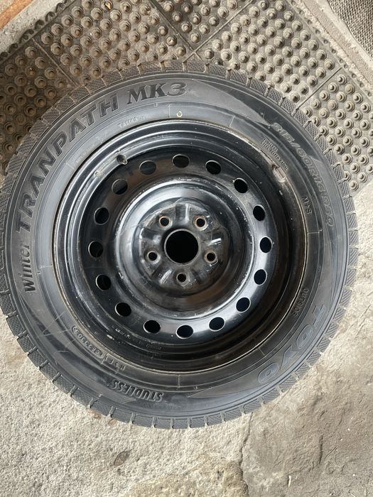 Комплект зимних шин Toyo 215/60 R16