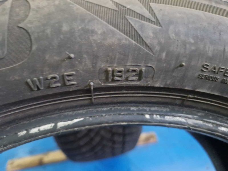 2 Bridgestone R17 205/55
зимни гуми DOT1821