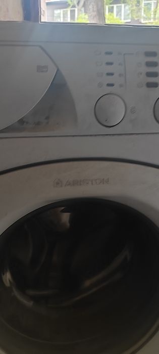 Продам стиральную машину Ariston