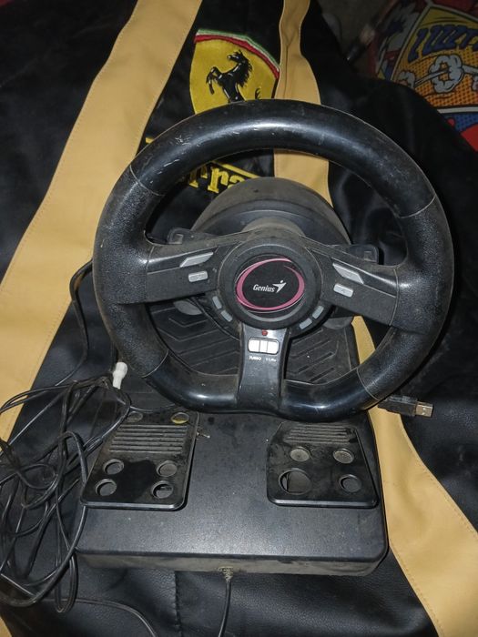 Продам консоль для игр в гонки на компьютере