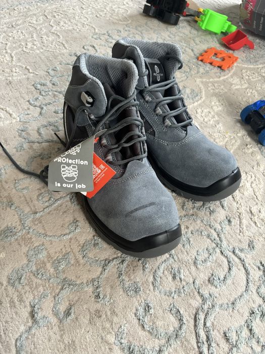 Продается спец обувь летний вариант