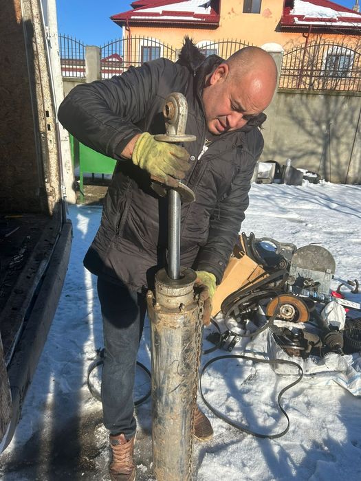 Vând cilindri hidraulici