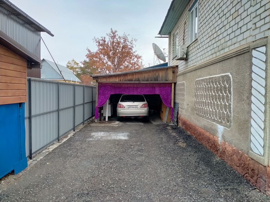 Продаётся дом, двух этажный района Хутор.