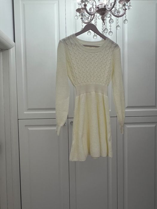 Vand rochie tricot pentru fete 13-14 ani