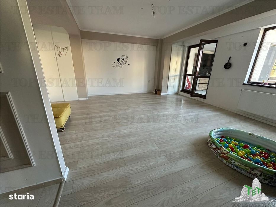 PLATA IN RATE - Apartament 3 camere cu terasa de vanzare in zona Parc