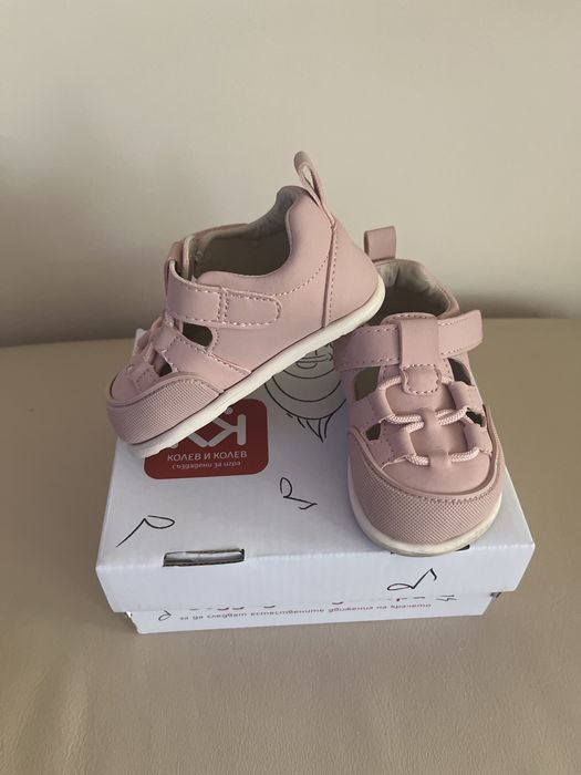 Бебшки боси буйки за прохождане