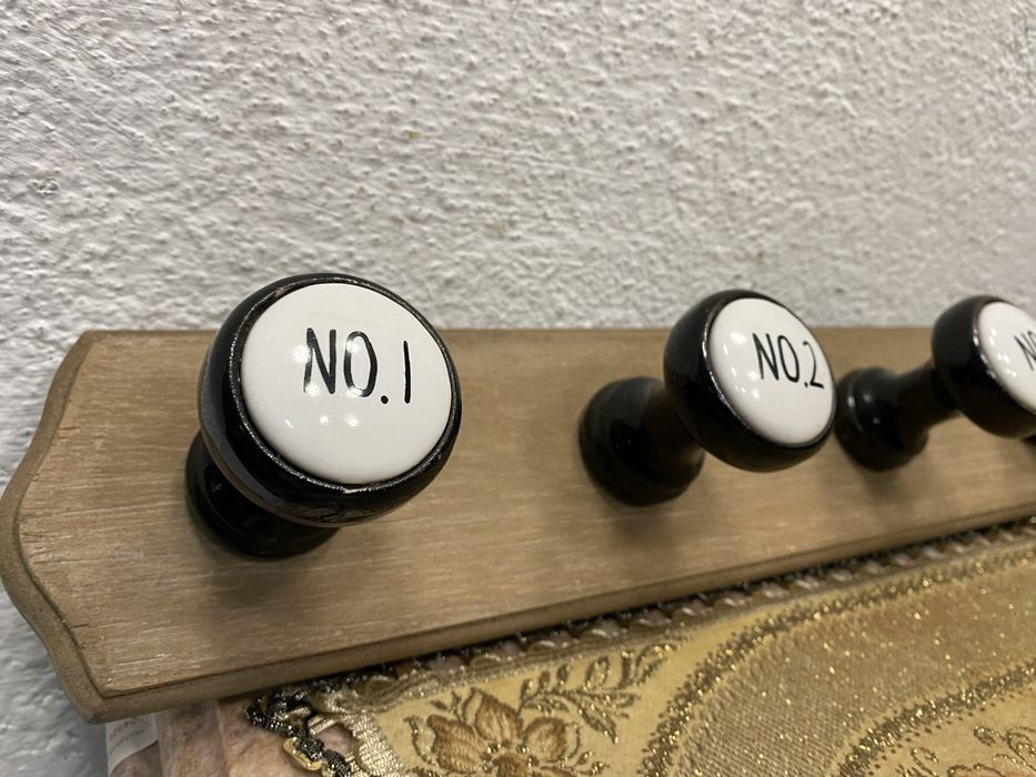 Немска закачалка с порцеланови куки