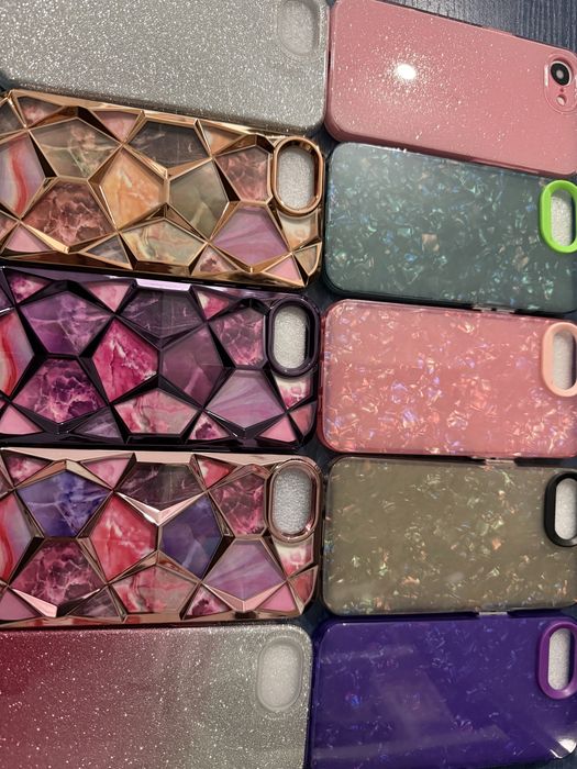 iPhone 16e  различни силиконови гърбове