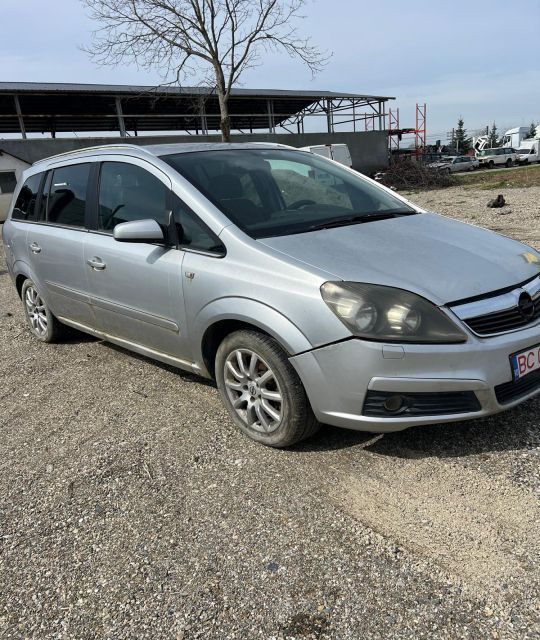 Dezmembrez Opel Zafira B [2005 - 2010] Minivan 5-usi 1.9 CDTI MT (120