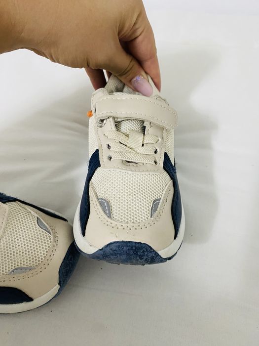 Adidasi bej Sinsay merimea 25