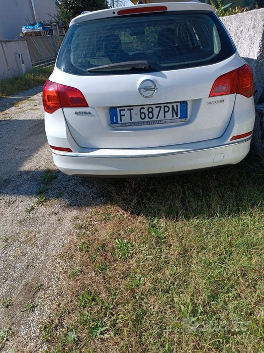 Bara spate Opel Astra J  facelift  Sport Tourer  break 2018