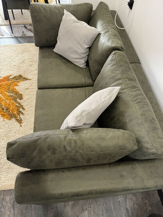 Дивин + 8 бр. столове