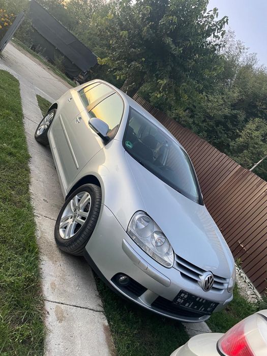 Vând Golf 5 pentru dezmembrari