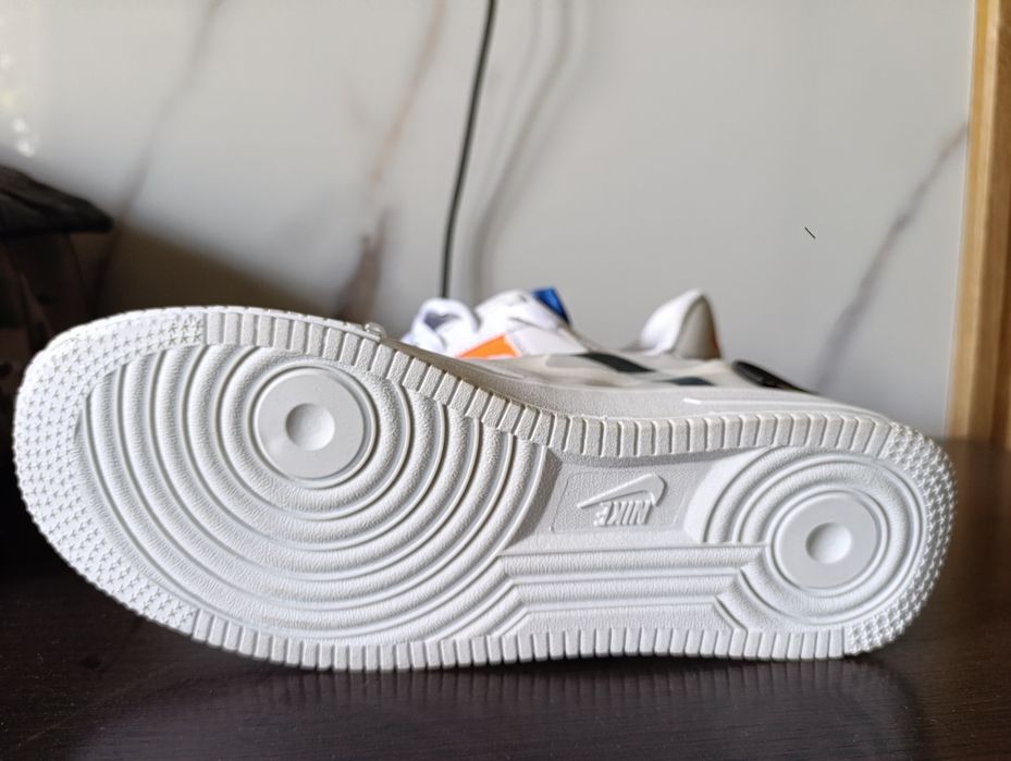 Продам кроссовки NIKE вьетнам новые,размер 43.