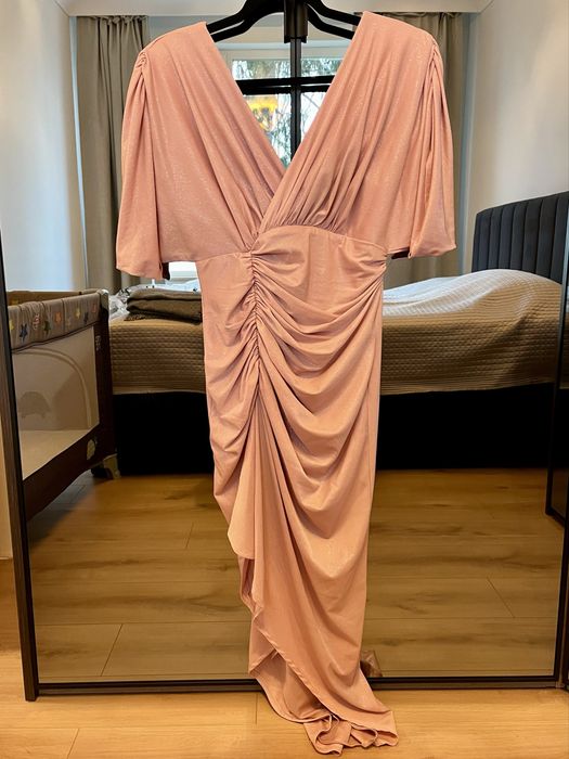 Чисто нова рокля в нежно розово