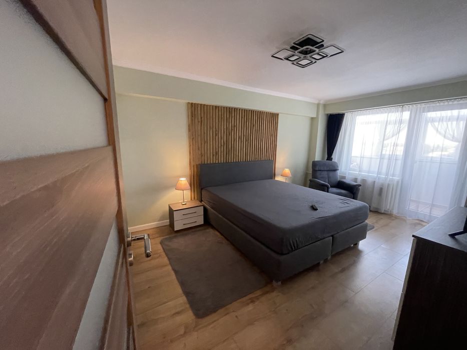 Inchiriez Apartament 2camere, 65mp /Decebal/loc de parcare