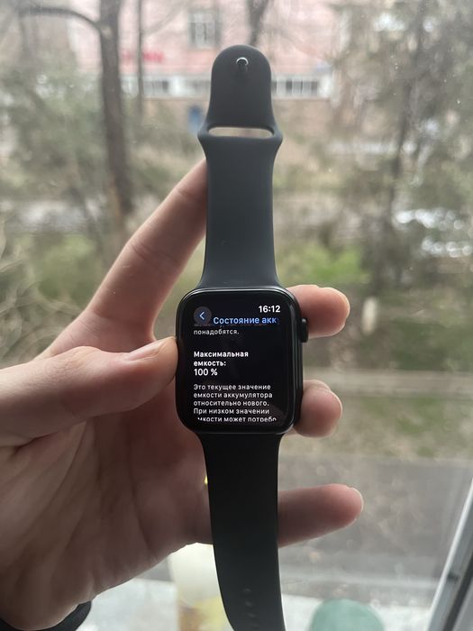 Смарт-часы Apple Watch SE
