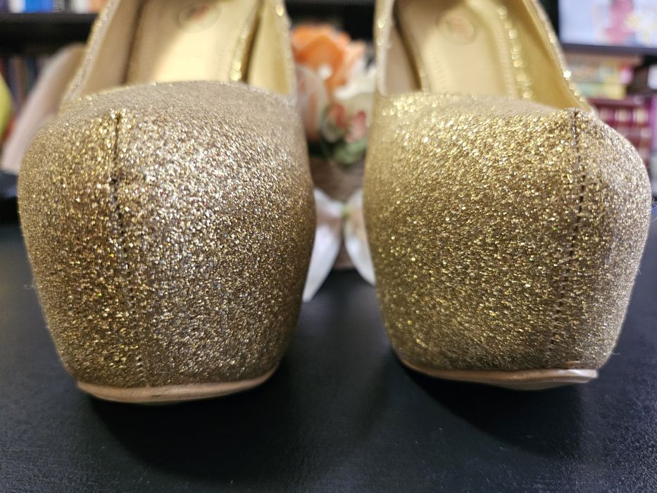 Pantofi aurii cu toc si platforma ascunsa marime 39