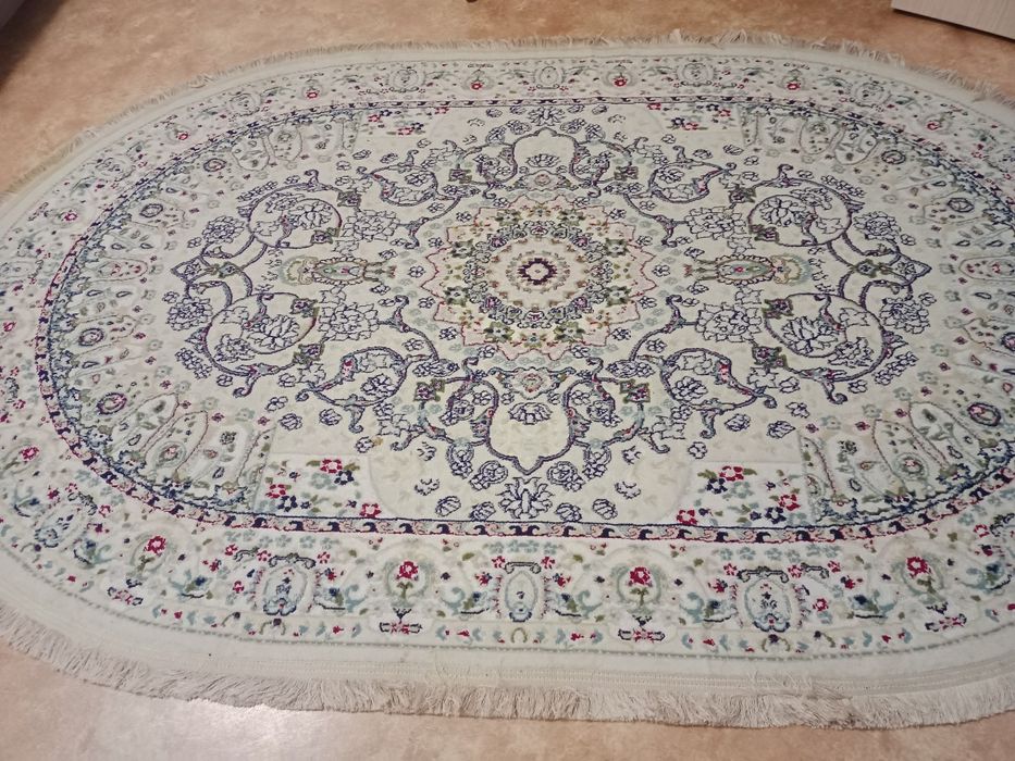 Продам ковер овальный